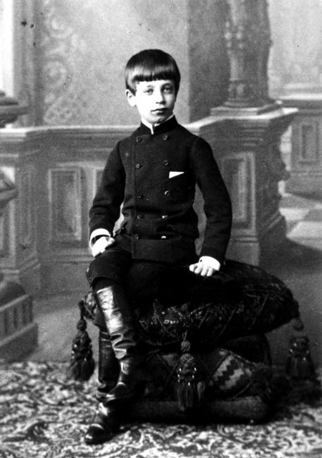 4 baltas kambarys Rilke vaikas 1884
