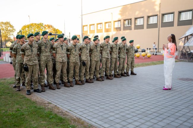 7-baltas-kambarys-renata-karvelis-performansas